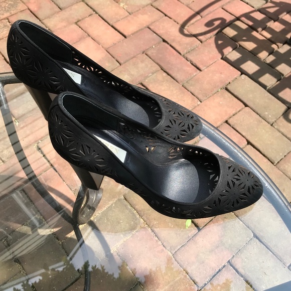 LAUREN RALPH LAUREN LEATHER VIONA ll EYELET HEELS - Picture 15 of 15